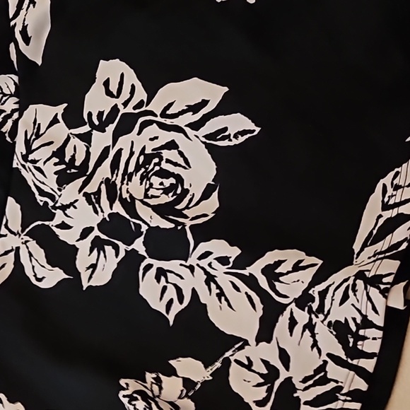 Wet Seal Beaitiful Floral Skirt - Picture 7 of 8